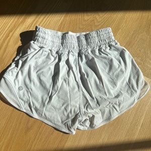 Lululemon white hotty totty shorts (0)
